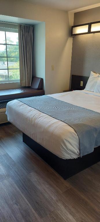 Microtel Inn & Suites by Wyndham Hoover/Birmingham - Image 3