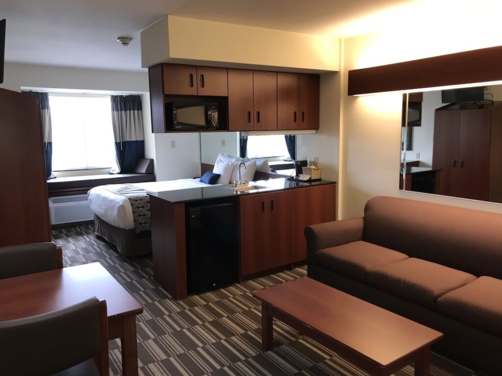 Microtel Inn & Suites by Wyndham Indianapolis Airport - Image 2