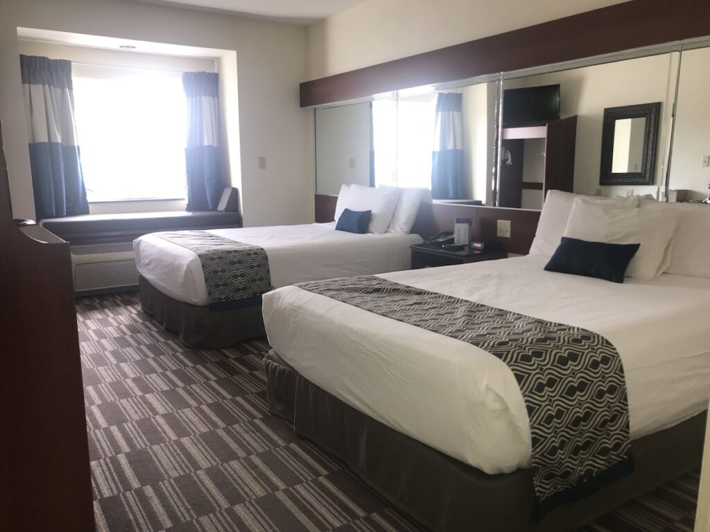 Microtel Inn & Suites by Wyndham Indianapolis Airport - Image 3