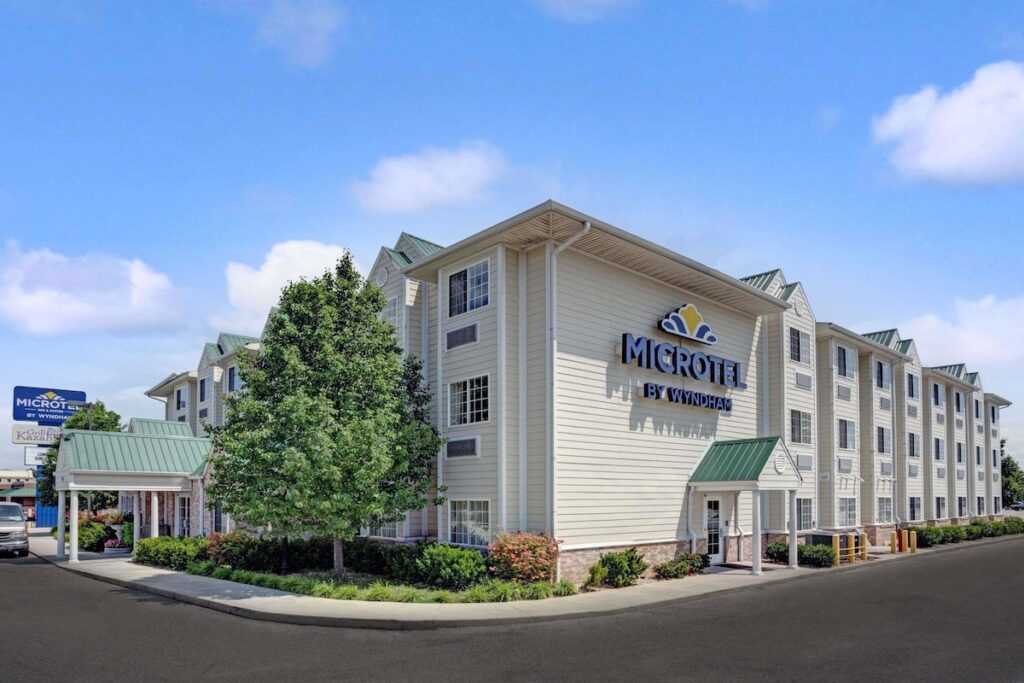 Microtel Inn & Suites by Wyndham Indianapolis Airport - Image 4