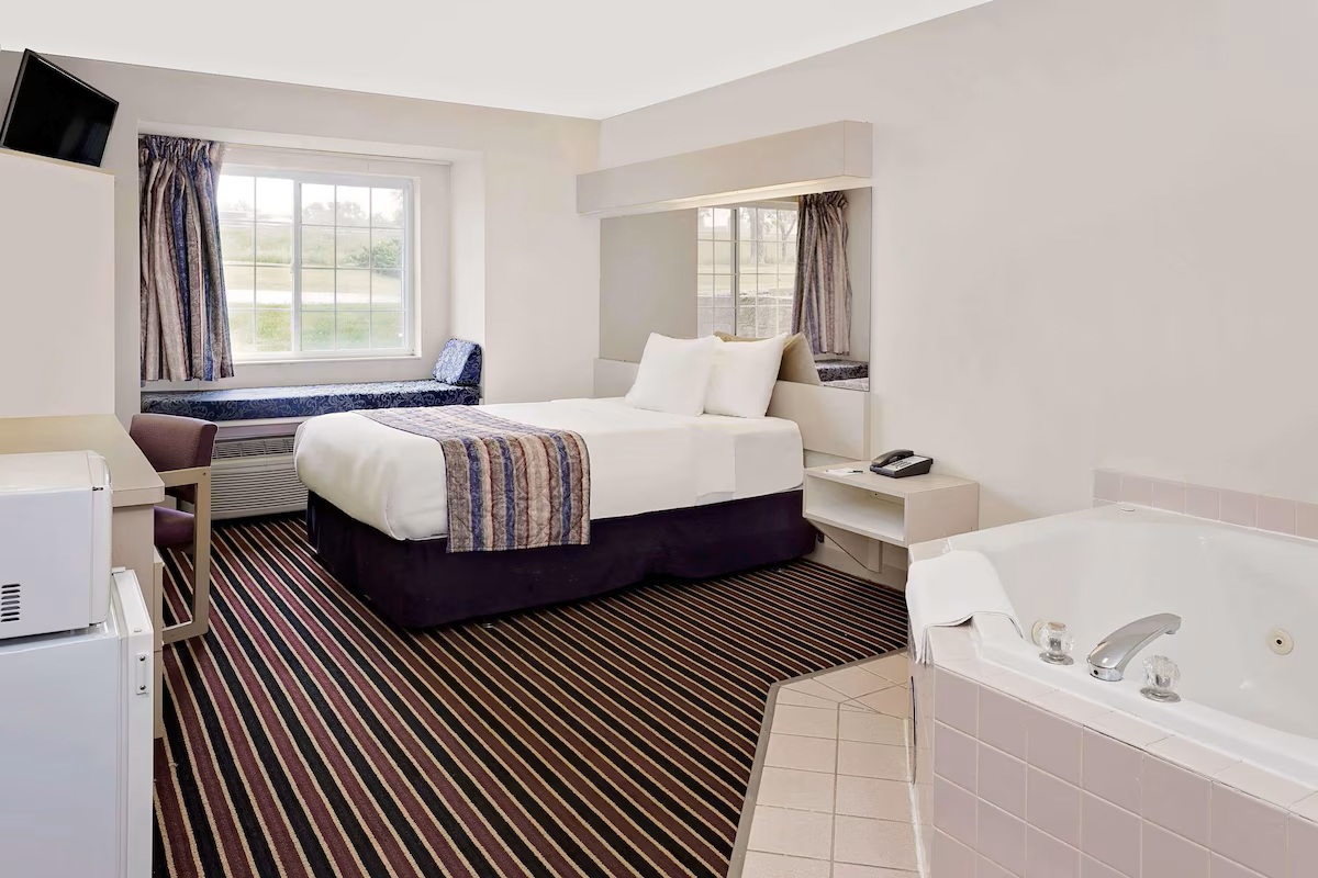 Microtel Inn Suites by Wyndham Madison East jetted tub