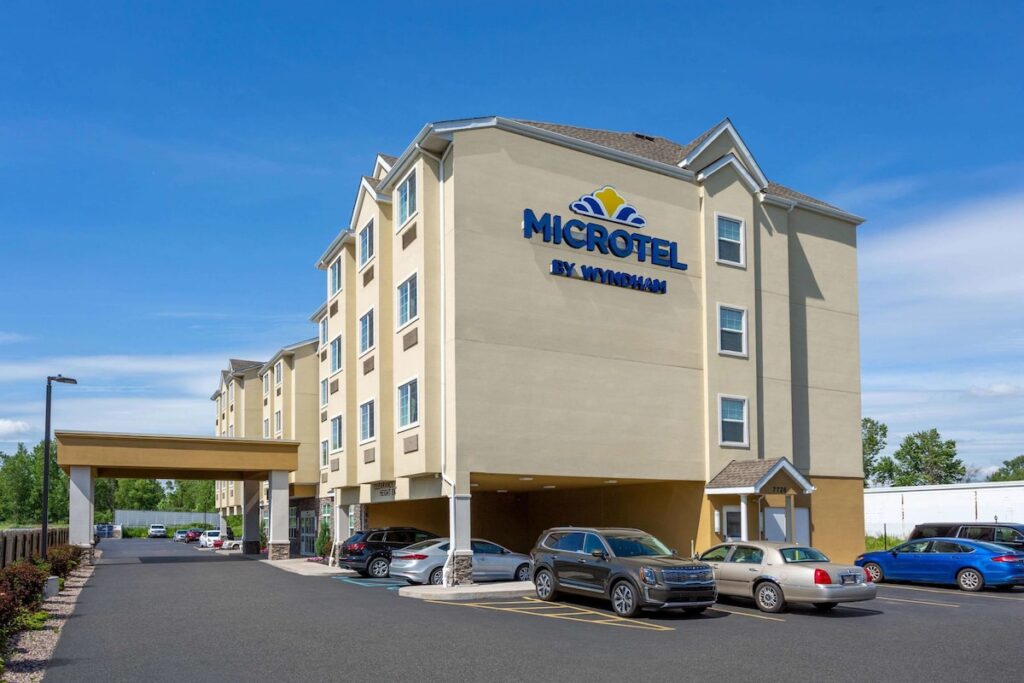 Microtel Inn & Suites by Wyndham Niagara Falls - Image 2