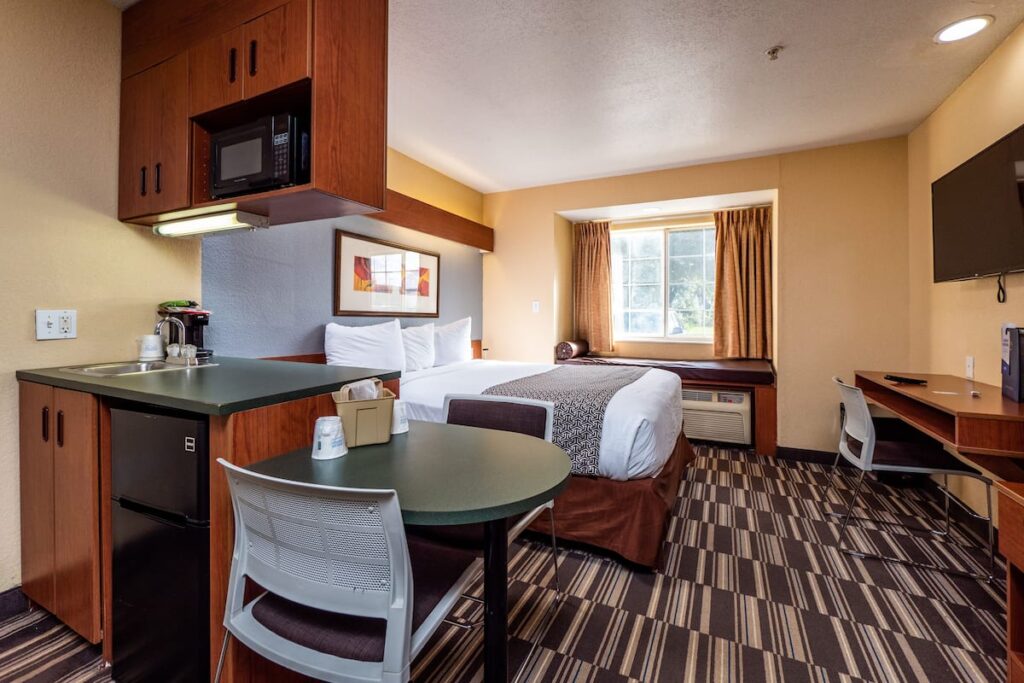 Microtel Inn & Suites by Wyndham Ocala - Image 4