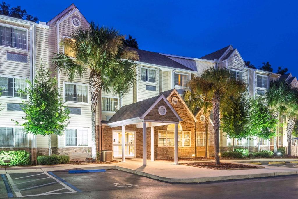 Microtel Inn & Suites by Wyndham Ocala - Image 2