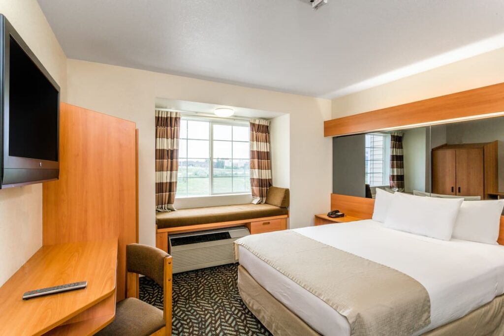 Microtel Inn & Suites by Wyndham Salt Lake City Airport - Image 4