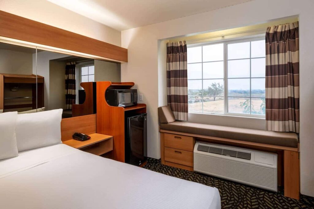 Microtel Inn & Suites by Wyndham Salt Lake City Airport - Image 3