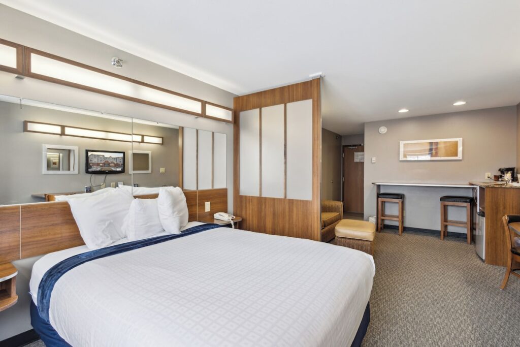 Microtel Inn & Suites by Wyndham South Bend/At Notre Dame Un - Image 3