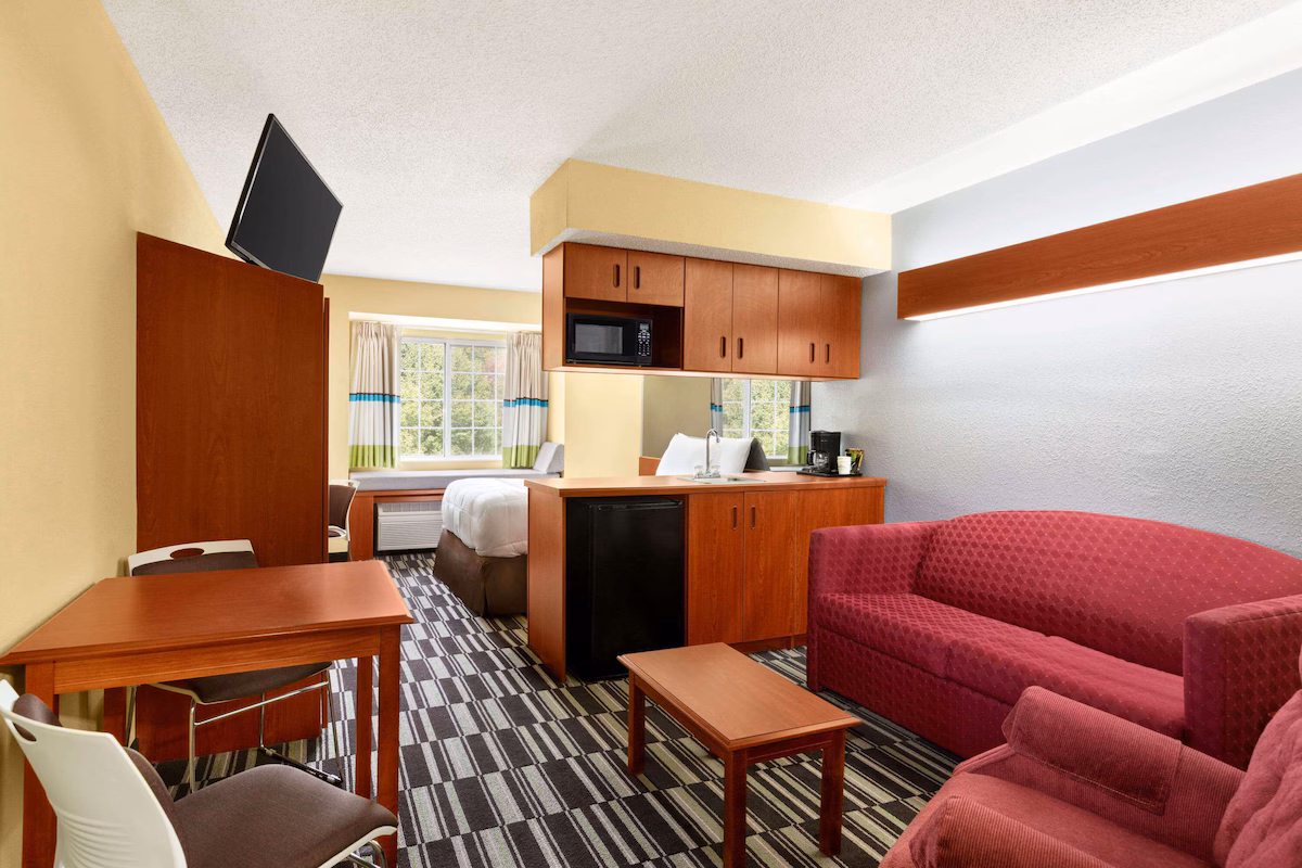 Microtel Inn & Suites by Wyndham Thomasville/High Point/Lexi - Image 3
