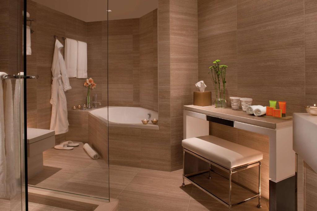 Millennium Hilton New York One UN Plaza - Image 1