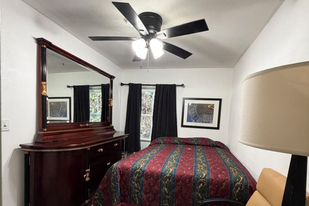 Mission Bell Motel - Image 3