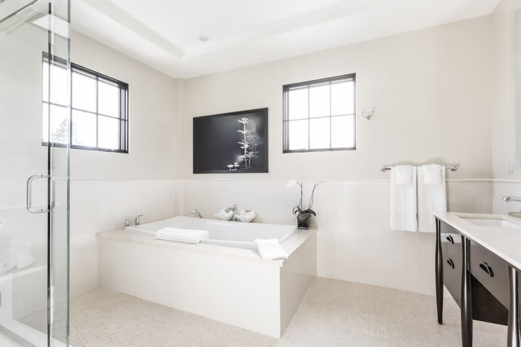 Montecito Inn - Image 2