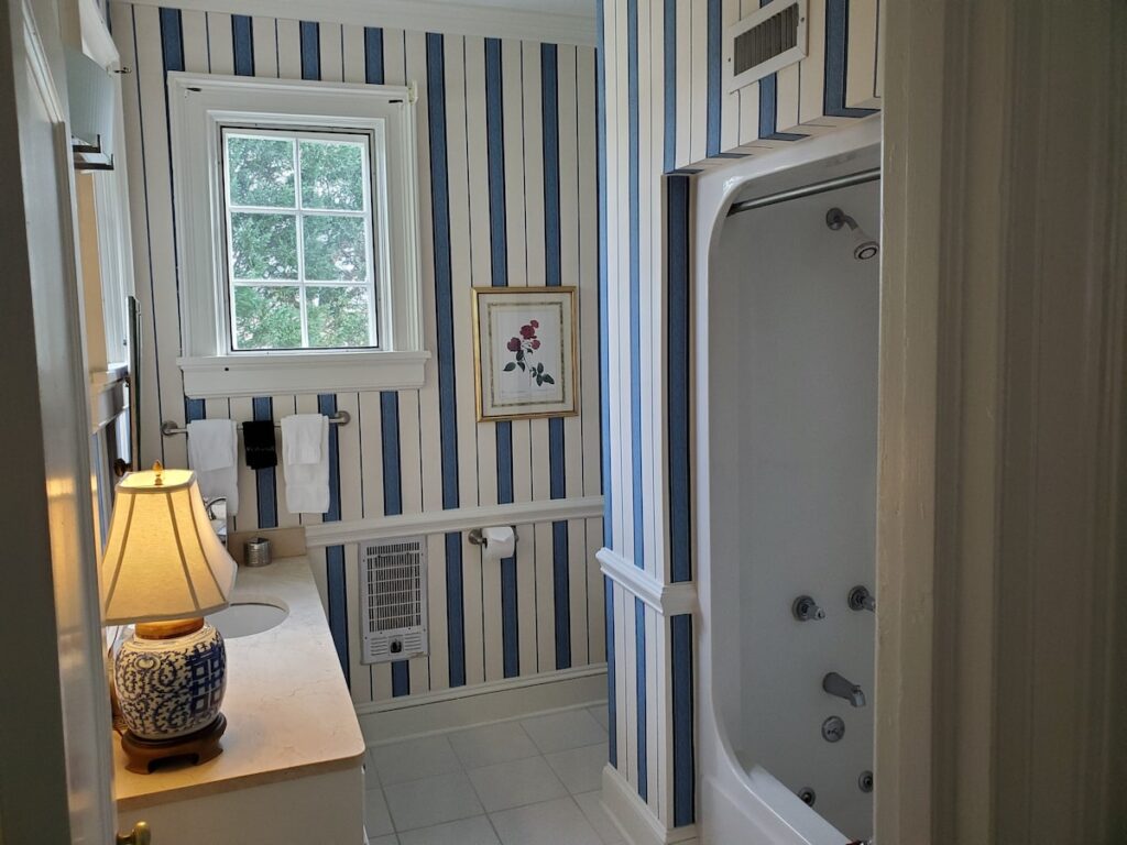 Morehead Inn - Image 1