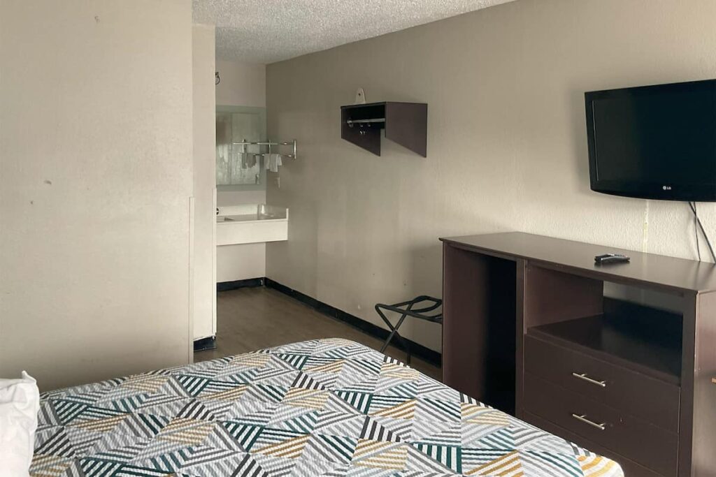 Motel 6 Baton Rouge, LA – East – I-12 - Image 3