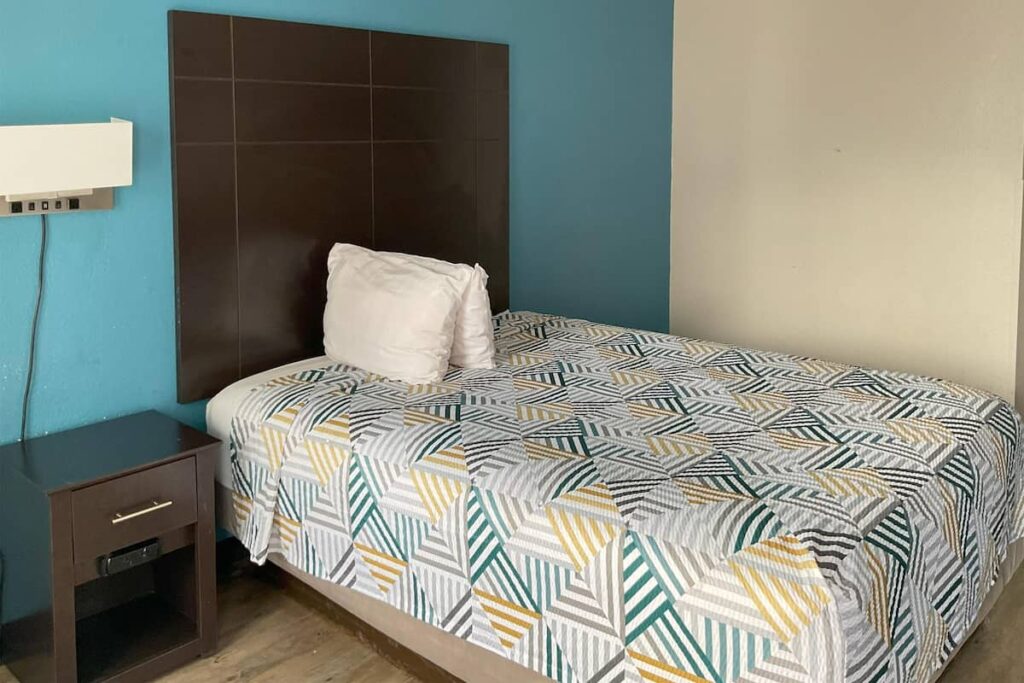 Motel 6 Baton Rouge, LA – East – I-12 - Image 4