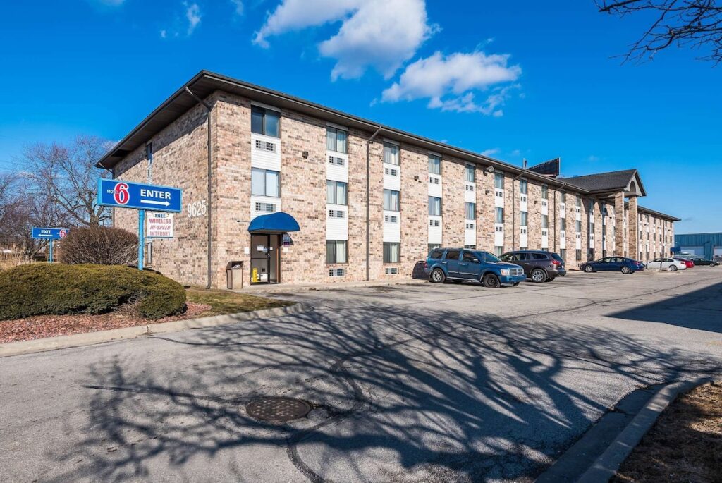 Motel 6 Elk Grove Village, IL - Image 2