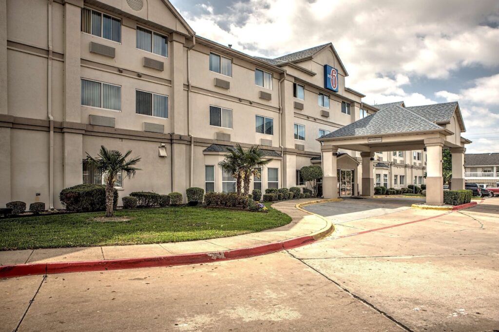 Motel 6 Dallas, TX – Northwest - Image 4