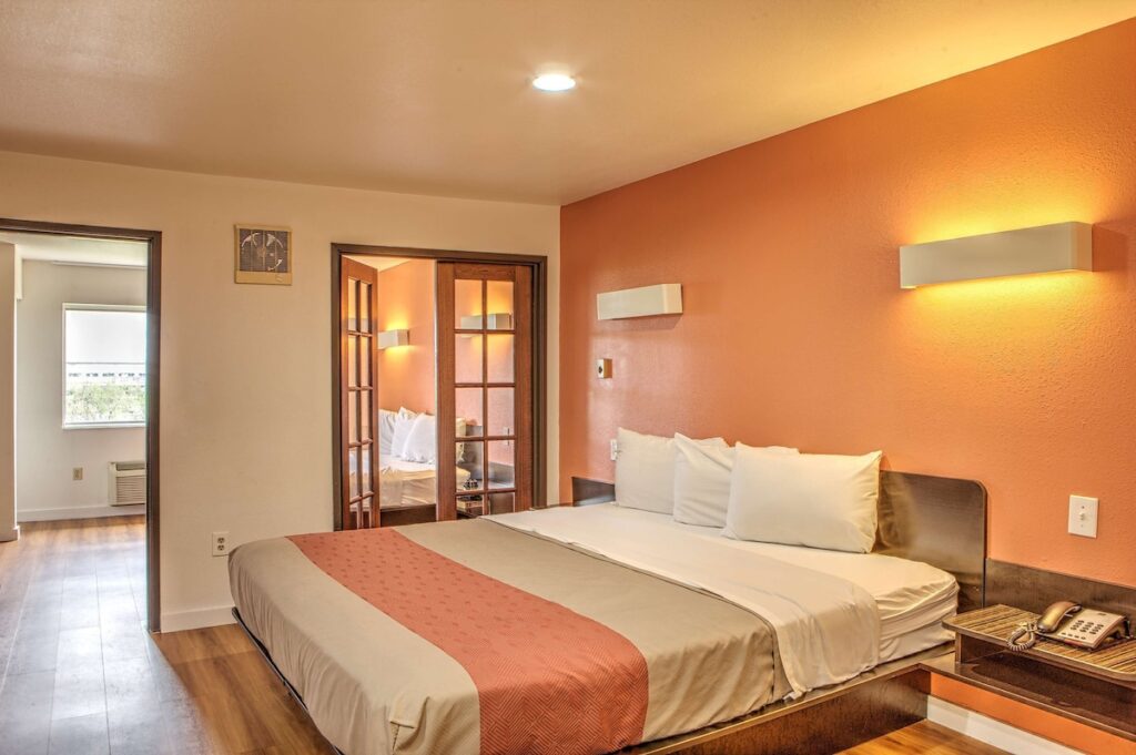 Motel 6 Dallas, TX – Northwest - Image 2