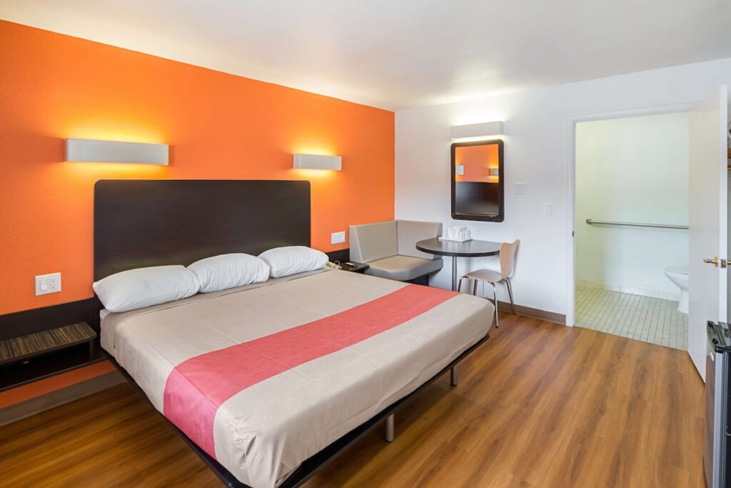 Motel 6 El Paso, TX – Airport – Fort Bliss - Image 2