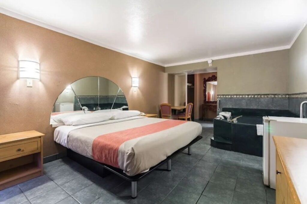 Motel 6 Fort Worth, TX – Seminary - Image 4