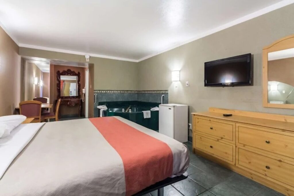 Motel 6 Fort Worth, TX – Seminary - Image 3