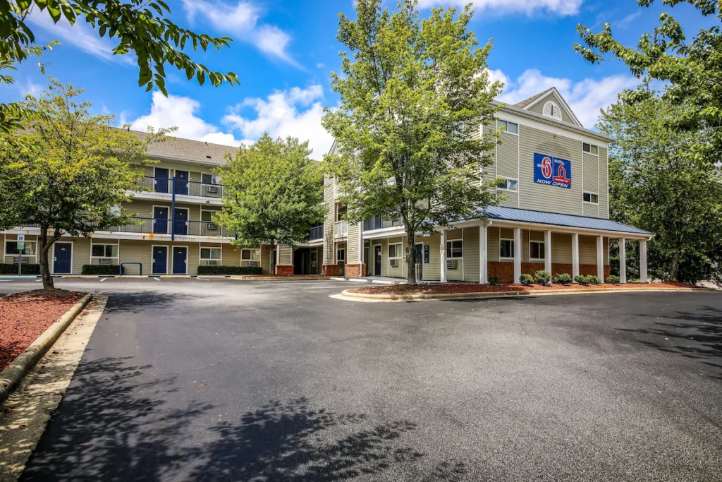 Motel 6 Greensboro, NC – I-40 - Image 2