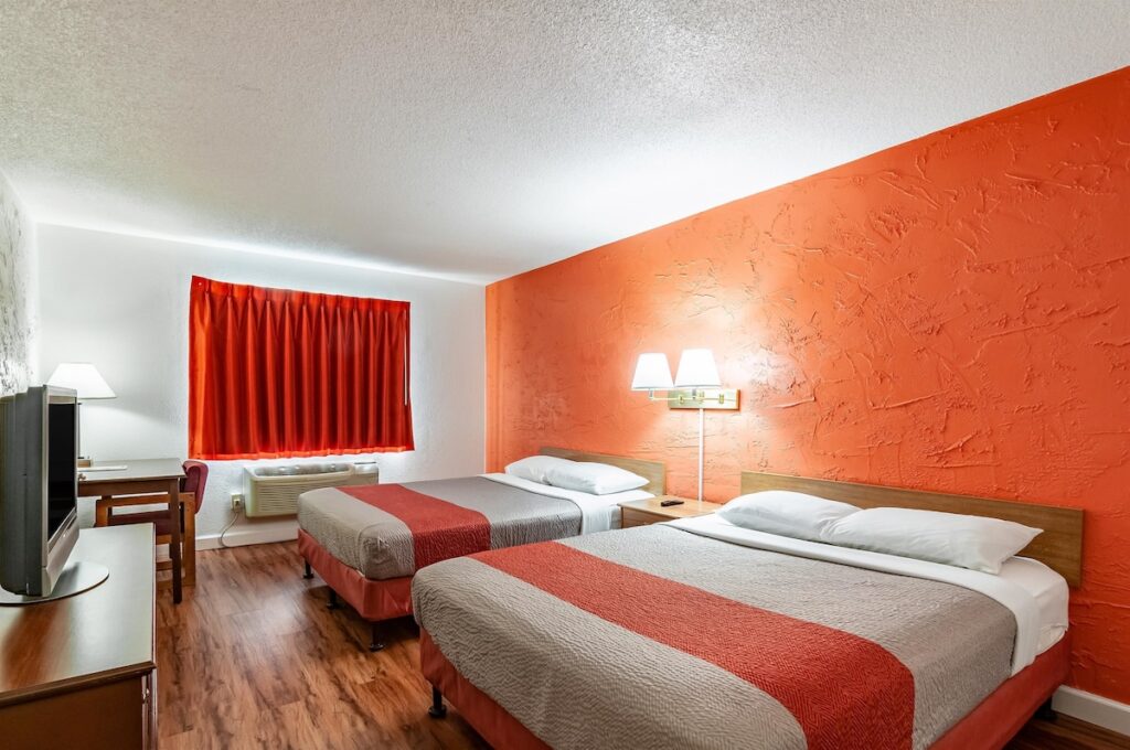 Motel 6 Naperville, IL - Image 1