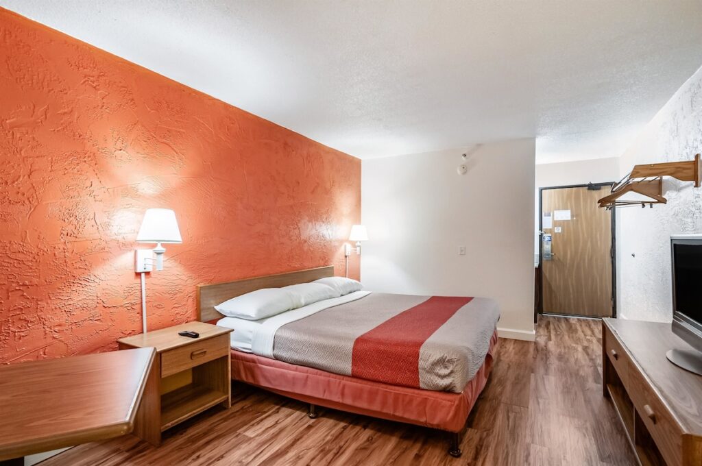 Motel 6 Naperville, IL - Image 4