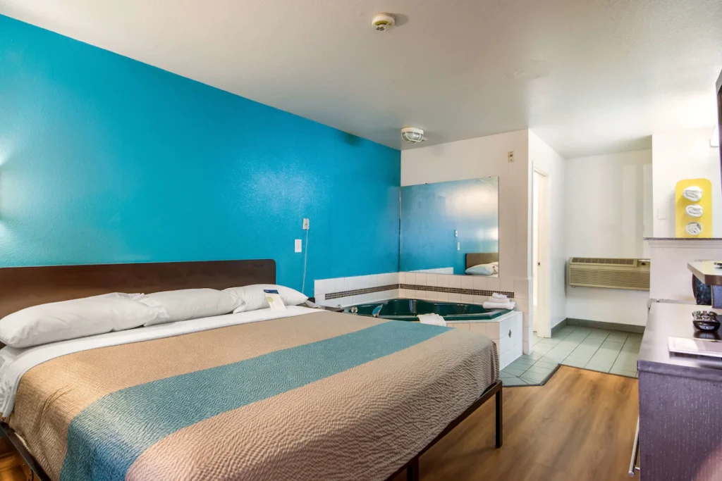 Motel 6 Portland, OR Mall 205 - Image 3