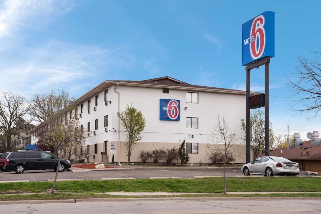 Motel 6 Saint Paul, MN – I-94 - Image 2