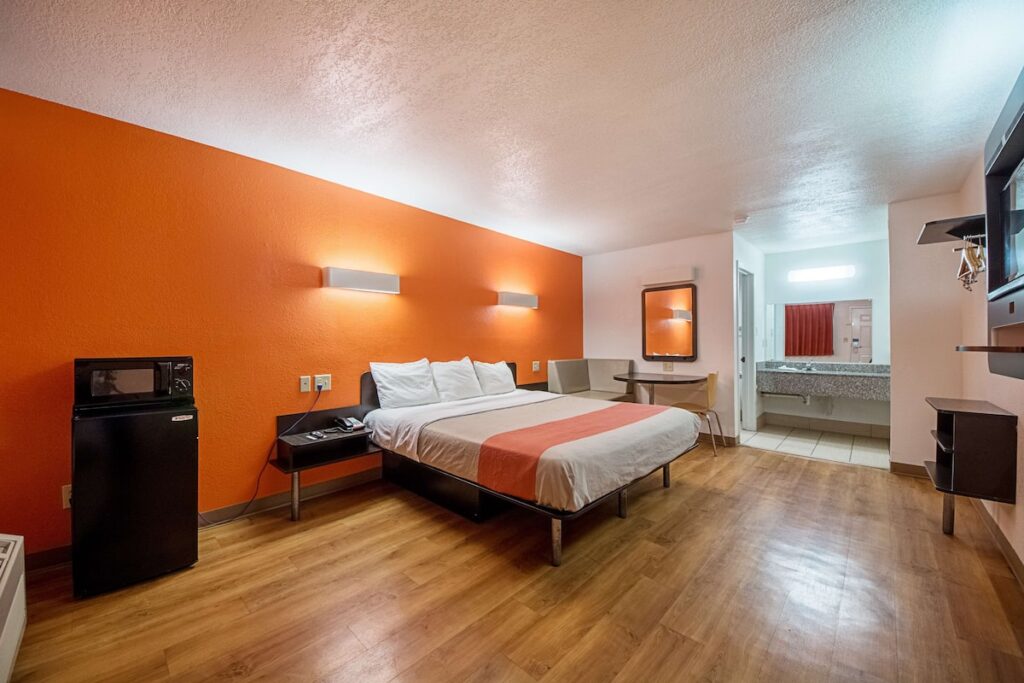 Motel 6 San Antonio, TX – Fiesta Trails - Image 4