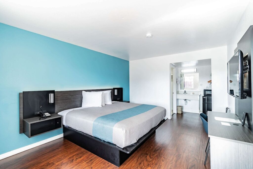 Motel 6 Tampa Near Fairgrounds – Casino - Image 3