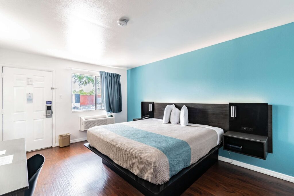 Motel 6 Tampa Near Fairgrounds – Casino - Image 1