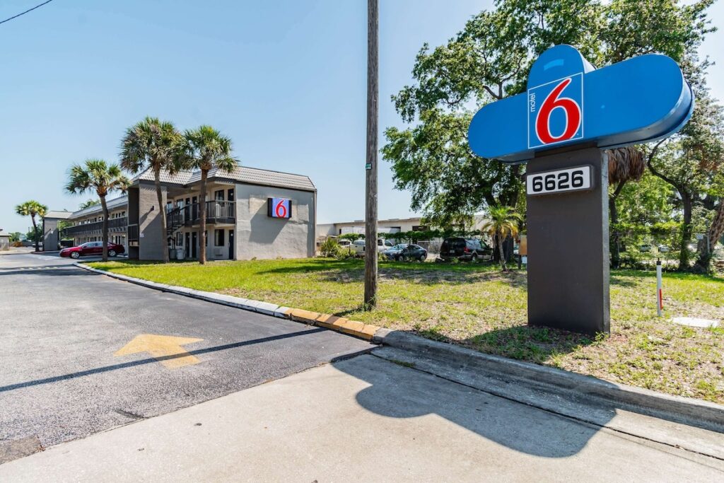 Motel 6 Tampa Near Fairgrounds – Casino - Image 5