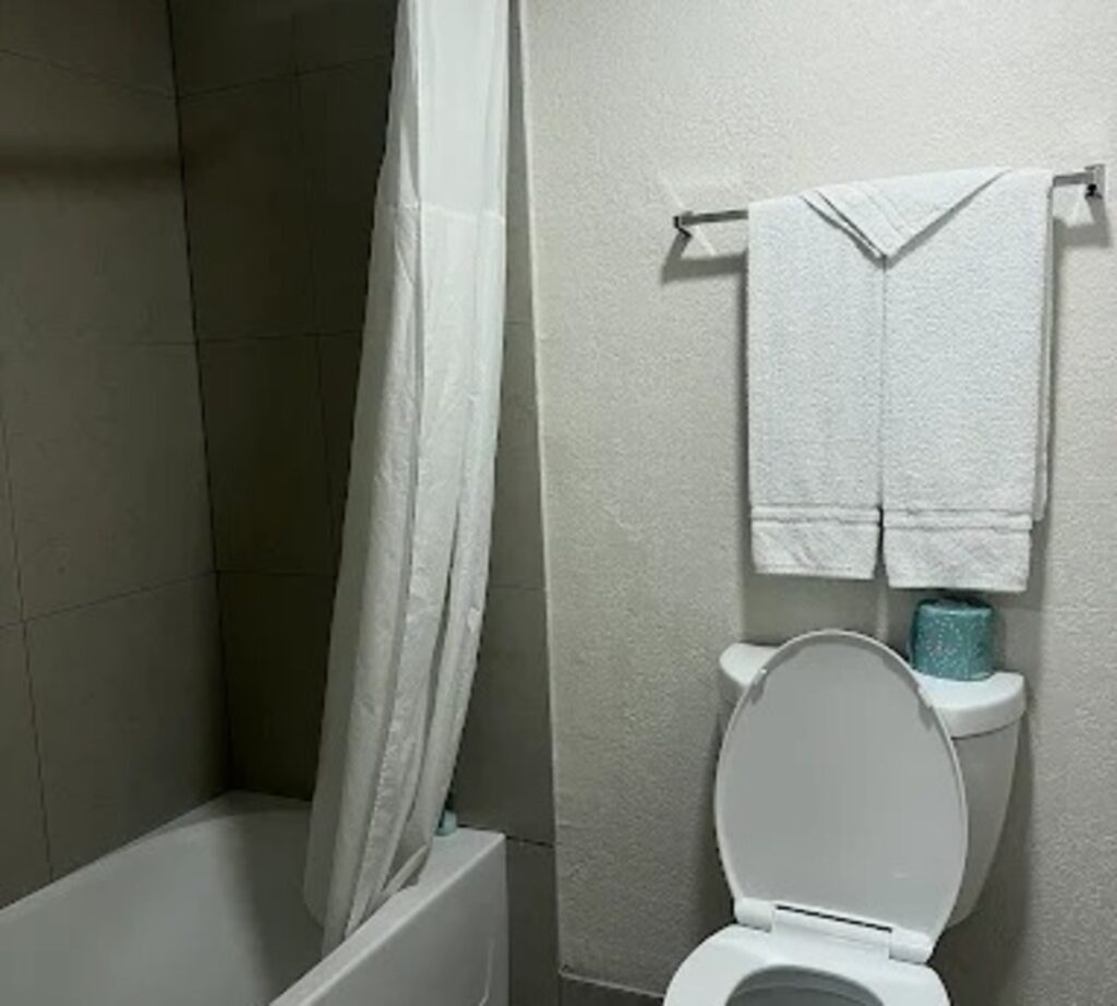 Motel 6 Winnie, TX - Image 2