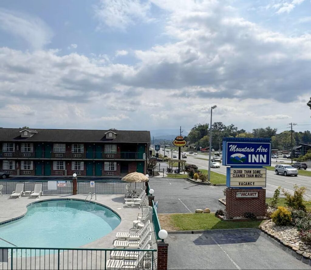 Mountain Aire Inn Sevierville/Pigeon Forge - Image 4