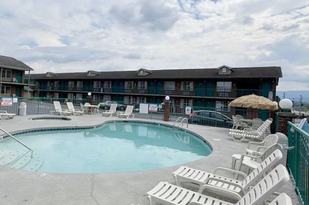 Mountain Aire Inn Sevierville/Pigeon Forge - Image 5