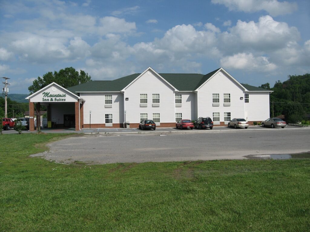 Mountain Inn & Suites Dunlap - Image 2