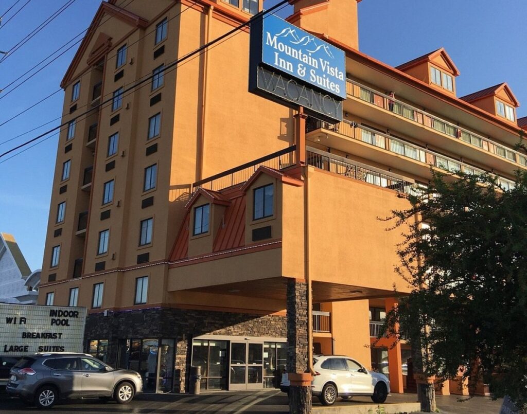 Mountain Vista Inn & Suites - Image 2