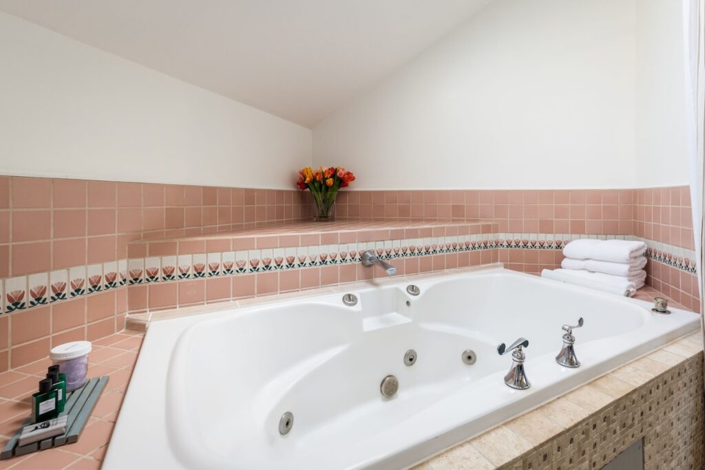 Nantucket Whale Inn - Image 2