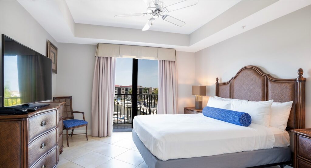 Naples Bay Resort & Marina - Image 4