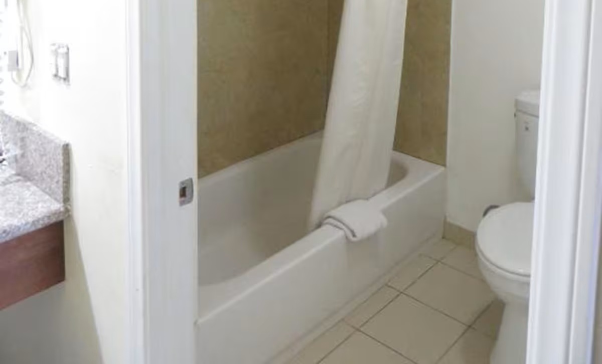 National Inn Garden Grove deepsoaking tub