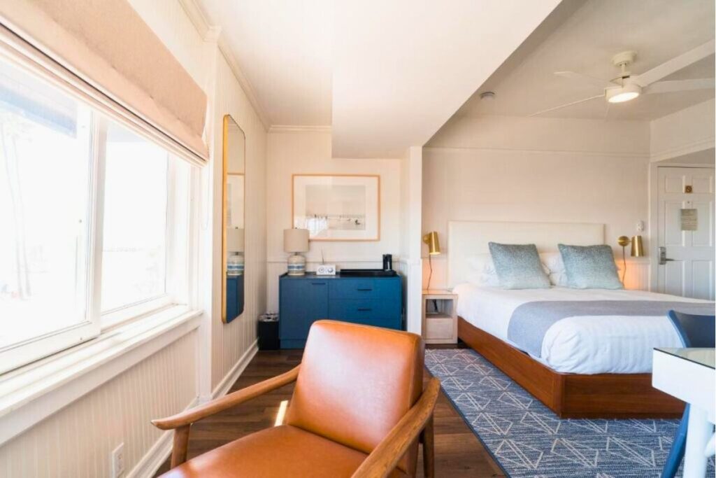 Newport Beach Hotel - Image 2