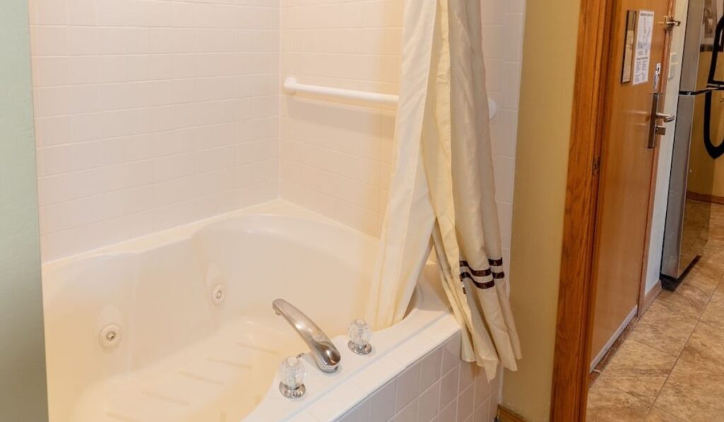 Newport Resort - Image 2