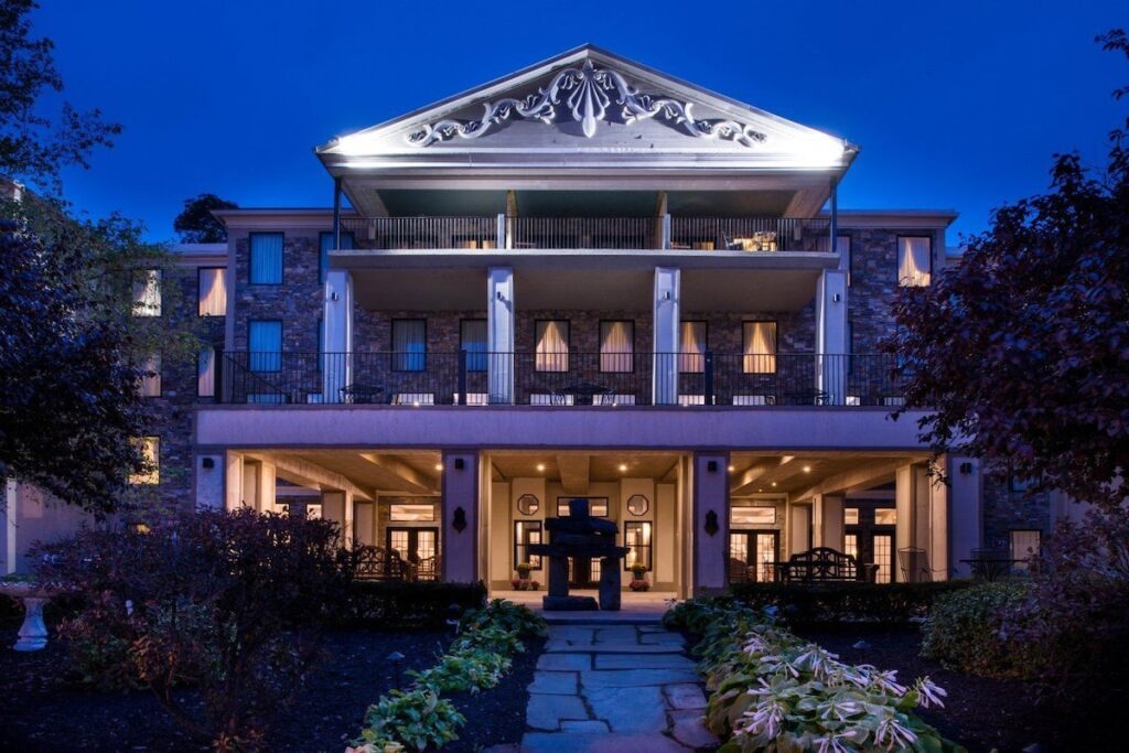 Niagara Crossing Hotel & Spa - Image 2