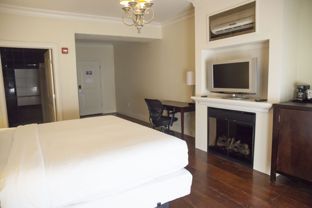 Niagara Crossing Hotel & Spa - Image 4