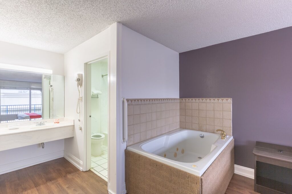 OYO Hotel Baton Rouge – Mead Rd Louisiana - Image 1