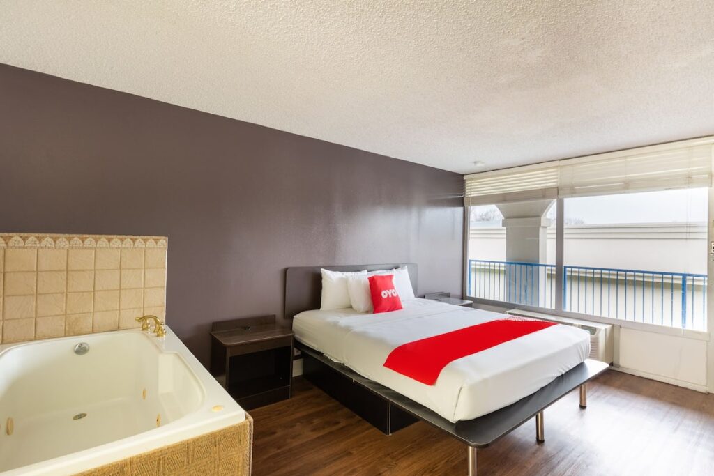 OYO Hotel Baton Rouge – Mead Rd Louisiana - Image 3