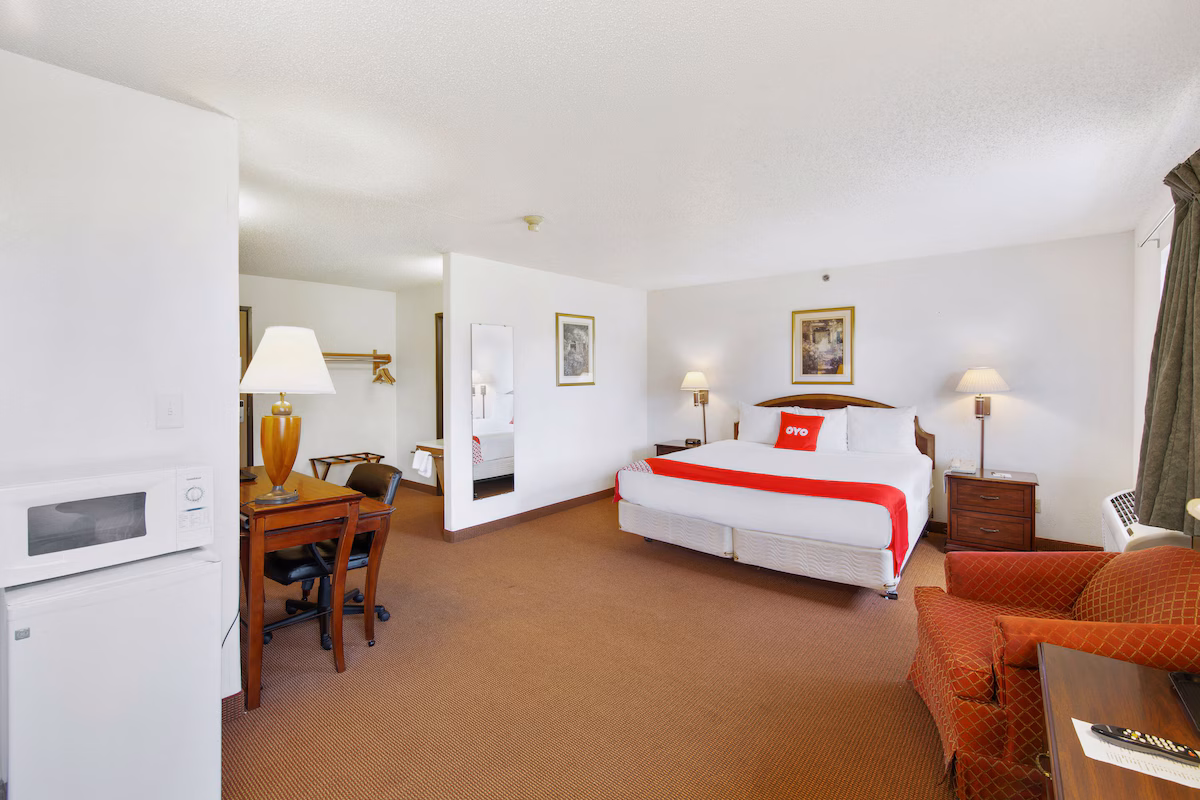 OYO Hotel Portage I-94 - Image 4