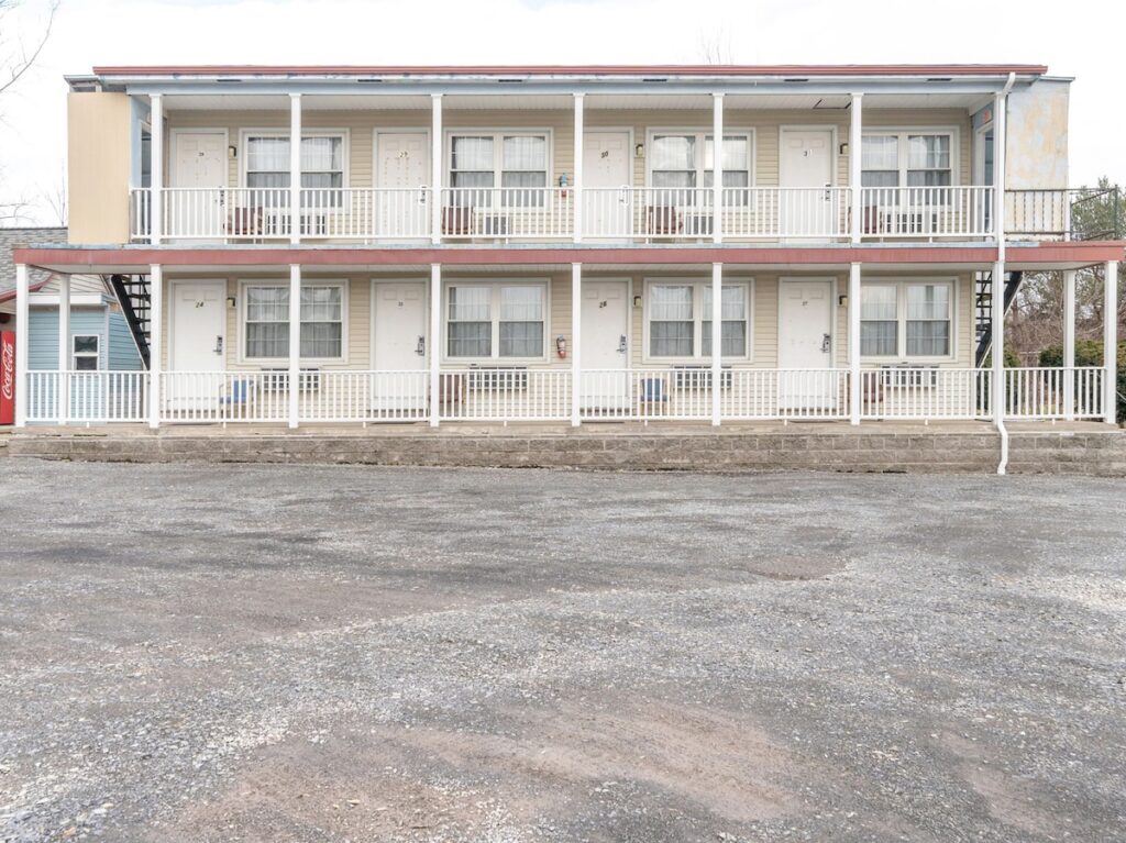 OYO Hotel Starlite Seneca Falls - Image 4
