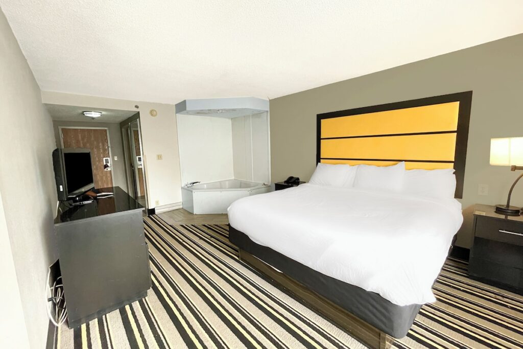 OYO Townhouse Jackson/Ridgeland - Image 3